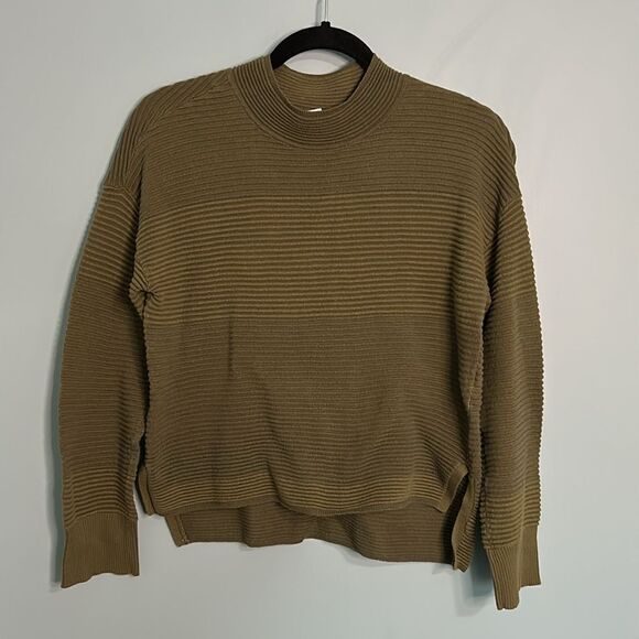 Daily Practice Cozy Two Tone Sweater - Picture 2 of 8